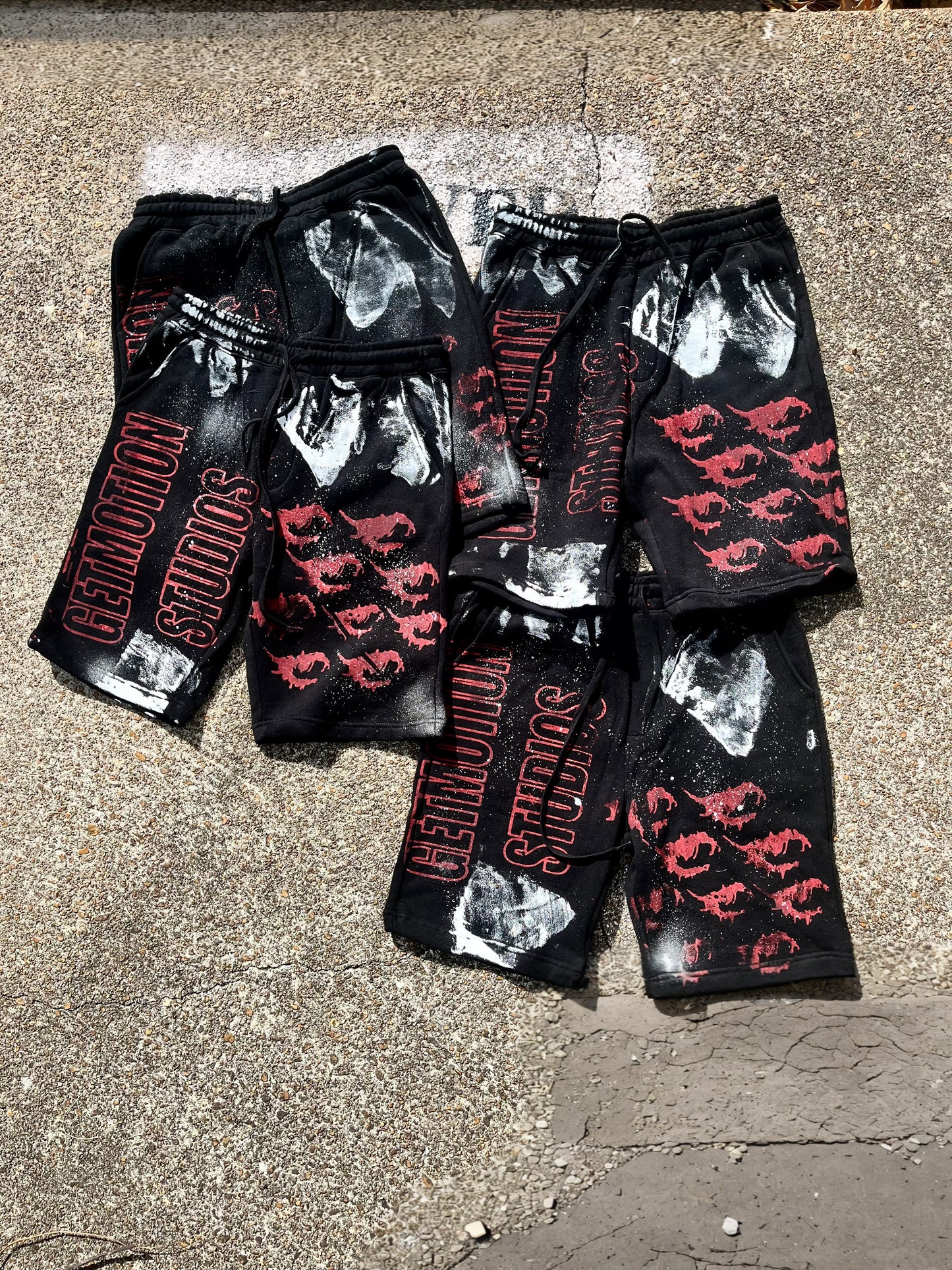 GETMOTION STUDIO SHORTS red/black