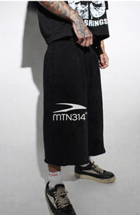 Black 3:4 shorts
